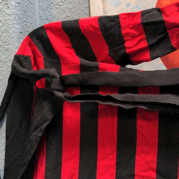 90s red & black striped top with tie - Picture 2 of 9